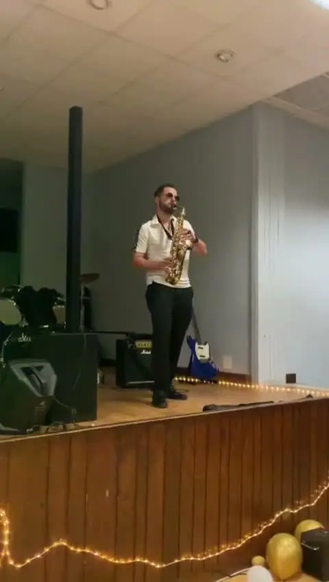 Vidéo : le duo DJ et saxophone en performance live